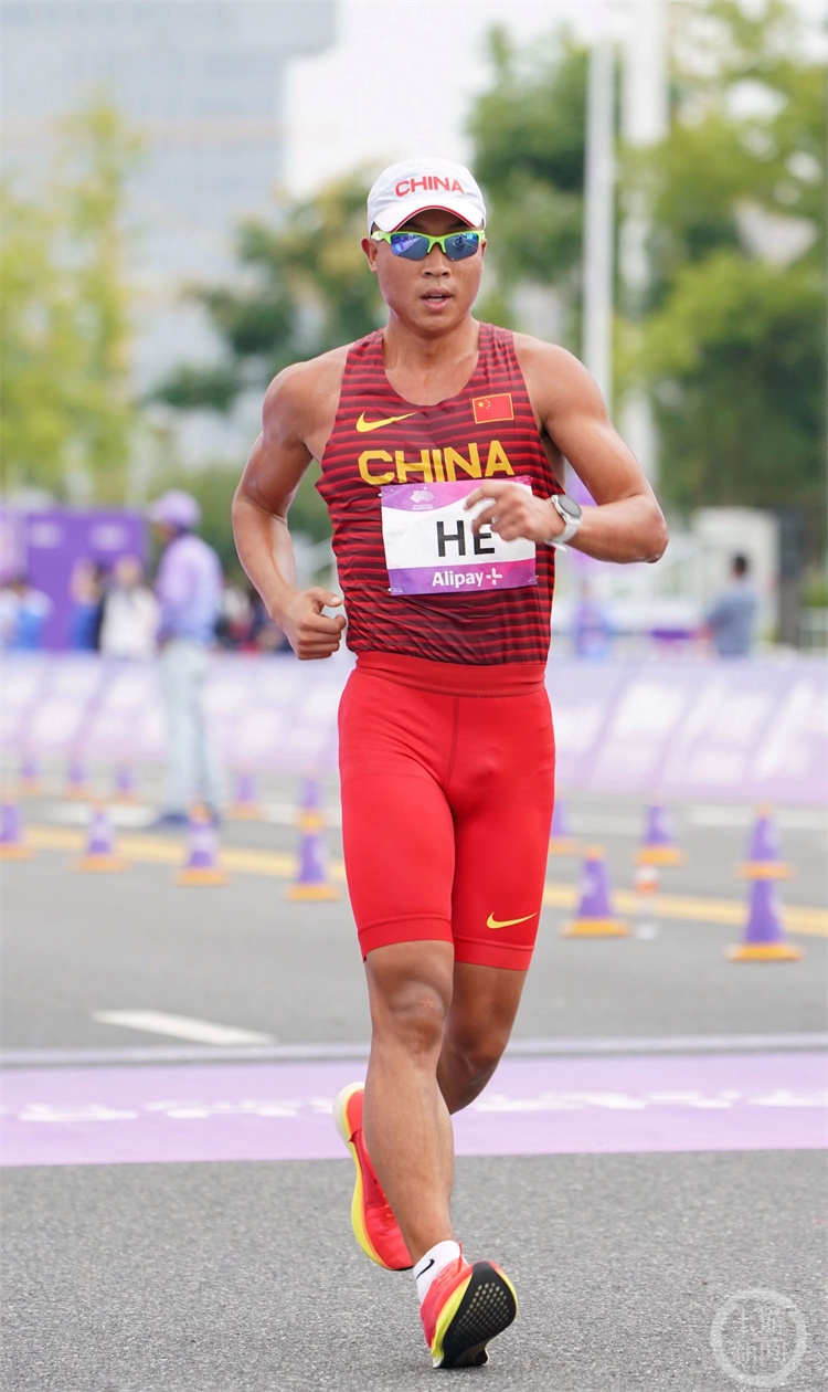 中国代表团在亚运会上斩获多金，取得骄人战绩