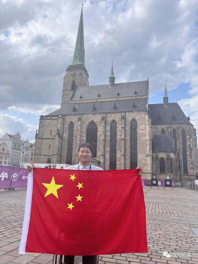 阿根廷选手在射箭比赛中获得一枚铜牌